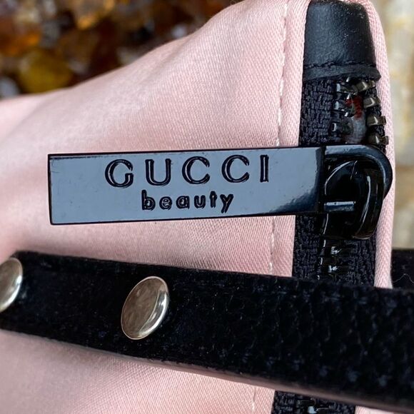 Gucci Bloom Parfum Pink Faux Satin Make Up/Cosmetic Pouch. NWOT - Picture 4 of 11